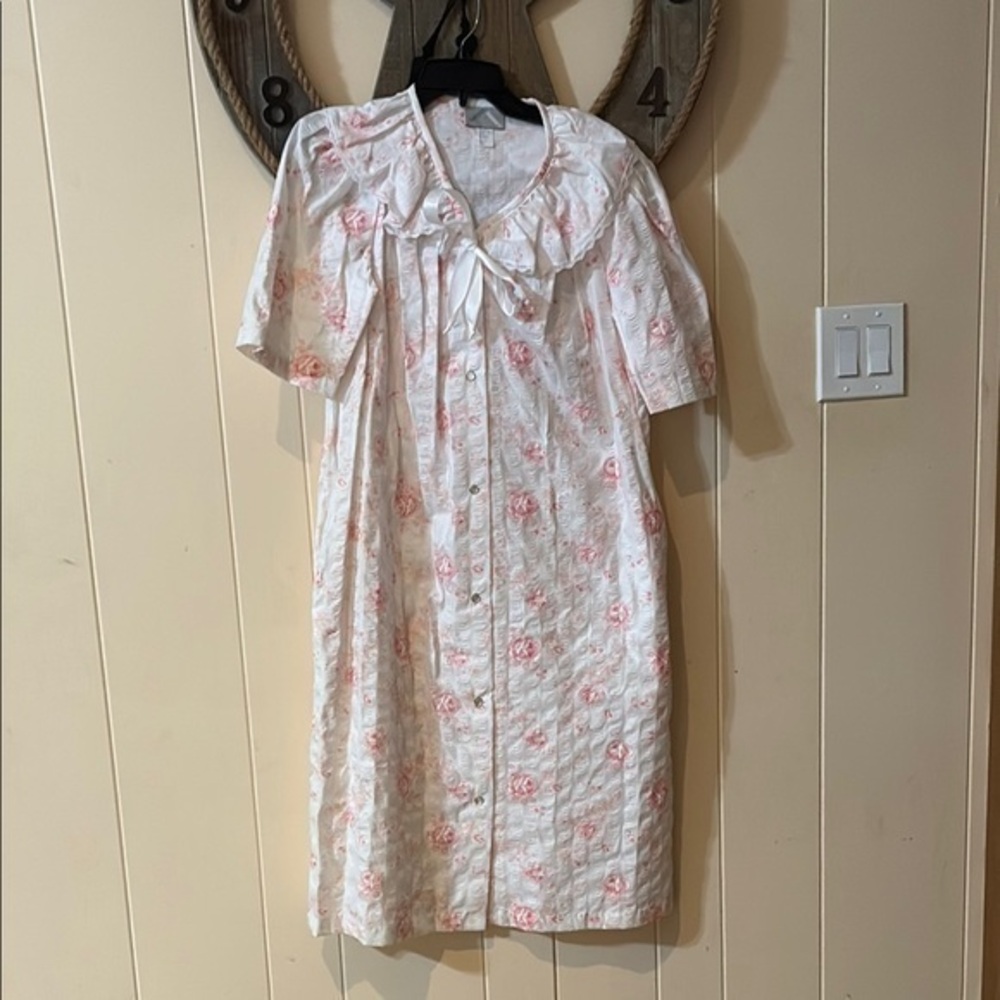 Vintage White and Pink Floral Robe with Ribbon Detail